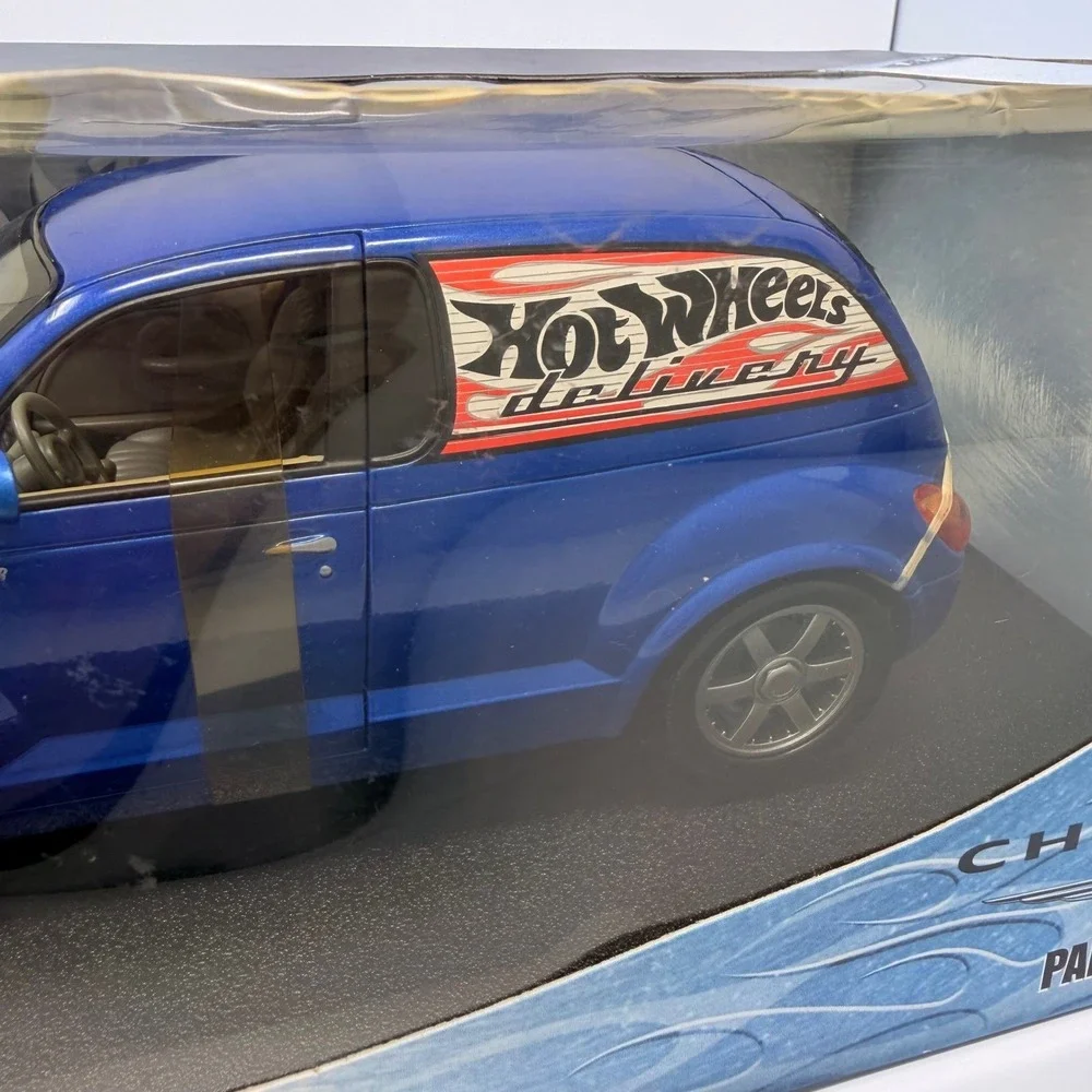 Hot Wheels Chrysler Panel‎ Cruiser 1:18 Diecast Blue Good Flame Graphics 29616